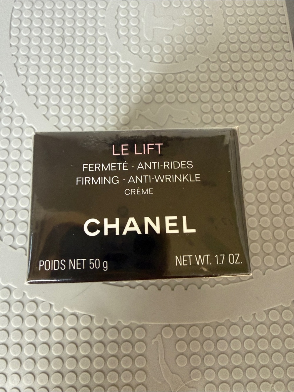 CHANEL Le Lift Firming Anti-Wrinkle Crème — Black with Pink Accent - Picture 2 of 7